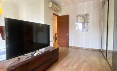 Disewa Rumah Cantik dengan Interior Furnish Yg Mewah di Dalam Townhouse, Lokasi Tenang dan Dekat ke Sekolah International, Kemang