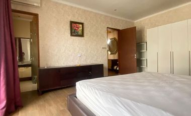 Disewa Rumah Cantik dengan Interior Furnish Yg Mewah di Dalam Townhouse, Lokasi Tenang dan Dekat ke Sekolah International, Kemang