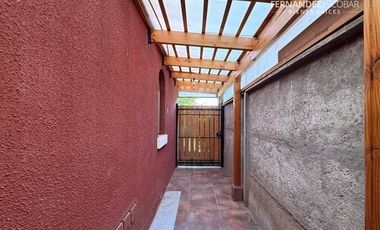 CALLE LARGA - ARRIENDA CASA DE DOS PISOS 4D 3B COND. LOS MAITENES