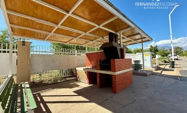 CALLE LARGA - ARRIENDA CASA DE DOS PISOS 4D 3B COND. LOS MAITENES