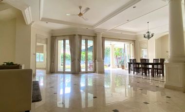 Disewa Rumah Cantik dan Luas Pakai Kolam Renang dan Taman Belakang Luas, Kemang