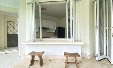 Disewa Rumah Cantik dan Luas Pakai Kolam Renang dan Taman Belakang Luas, Kemang