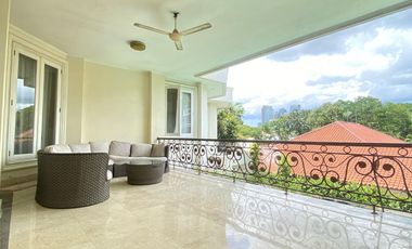 Disewa Rumah Cantik dan Luas Pakai Kolam Renang dan Taman Belakang Luas, Kemang