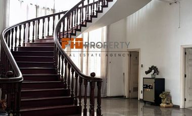 DIJUAL VILLA MEWAH DAN SIAP HUNI JALAN MULTATULI