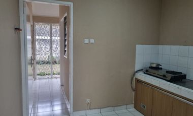 RUMAH ASRI DAN NYAMAN DENGAN TAMAN LUAS PALING CANTIK!! LOKASI JUARA