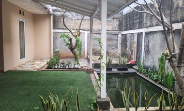RUMAH ASRI DAN NYAMAN DENGAN TAMAN LUAS PALING CANTIK!! LOKASI JUARA