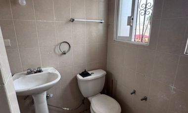 CASA ADAPTADA PARA LOCAL COMERCIAL