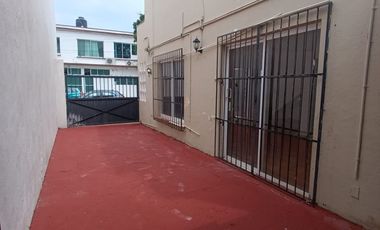 CASA ADAPTADA PARA LOCAL COMERCIAL