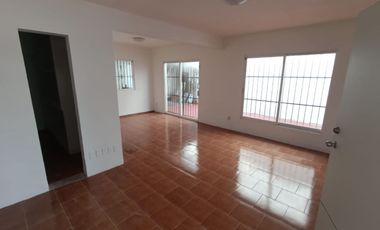 CASA ADAPTADA PARA LOCAL COMERCIAL