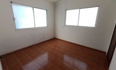 CASA ADAPTADA PARA LOCAL COMERCIAL