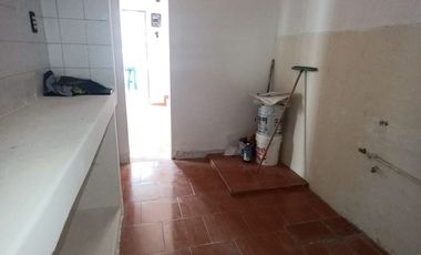 CASA ADAPTADA PARA LOCAL COMERCIAL