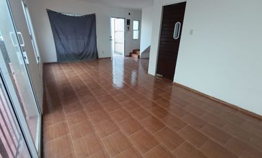 CASA ADAPTADA PARA LOCAL COMERCIAL