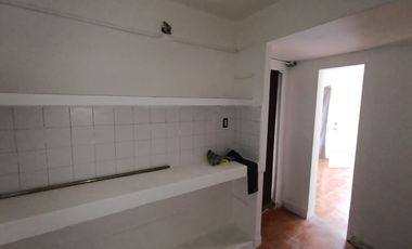 CASA ADAPTADA PARA LOCAL COMERCIAL