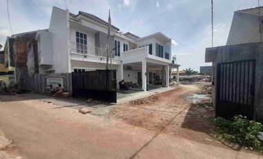 Rumah cluster type 2 lantai dinding bata merah dekat LRT Jatibening