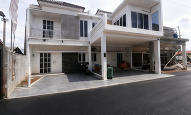 Rumah cluster type 2 lantai dinding bata merah dekat LRT Jatibening