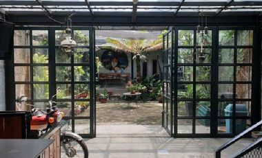 Rumah 2 lantai ex cafe untuk tempat tinggal dan usaha di Sayap Arcamanik Ref.05182