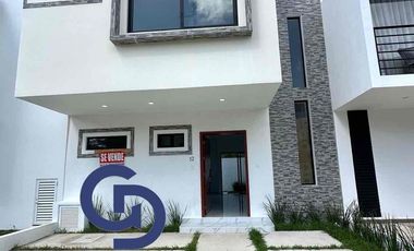 EN VENTA CASA CON ALBERCA- ARBOLADA BY CUMBRES CANCÚN