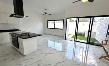 EN VENTA CASA CON ALBERCA- ARBOLADA BY CUMBRES CANCÚN