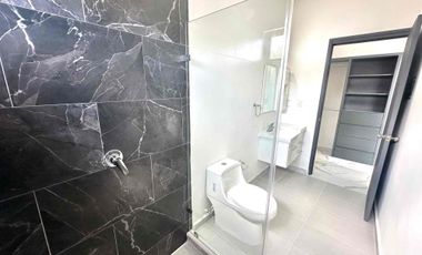 EN VENTA CASA CON ALBERCA- ARBOLADA BY CUMBRES CANCÚN