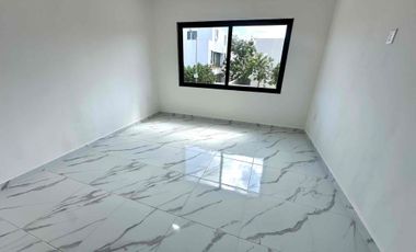 EN VENTA CASA CON ALBERCA- ARBOLADA BY CUMBRES CANCÚN