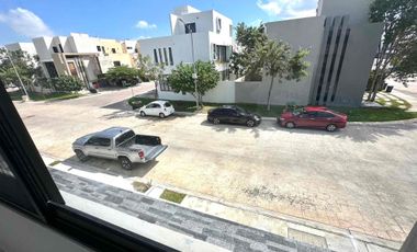 EN VENTA CASA CON ALBERCA- ARBOLADA BY CUMBRES CANCÚN