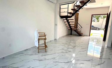 EN VENTA CASA CON ALBERCA- ARBOLADA BY CUMBRES CANCÚN