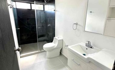 EN VENTA CASA CON ALBERCA- ARBOLADA BY CUMBRES CANCÚN