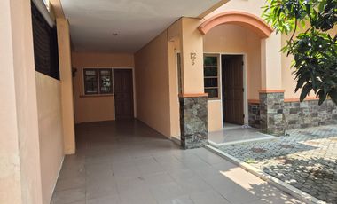 Rmh bagus di Jl Akalipa Ry Kemang Pratm 3, Kt3+1, Km2+1, siap huni, carport dan taman depan