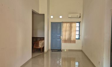 Rmh bagus di Jl Akalipa Ry Kemang Pratm 3, Kt3+1, Km2+1, siap huni, carport dan taman depan