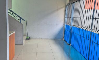 Rmh bagus di Jl Akalipa Ry Kemang Pratm 3, Kt3+1, Km2+1, siap huni, carport dan taman depan