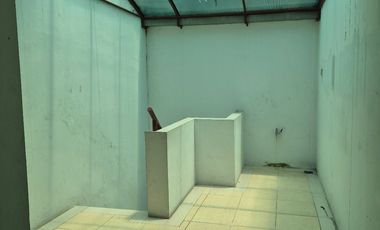 Rmh bagus di Jl Akalipa Ry Kemang Pratm 3, Kt3+1, Km2+1, siap huni, carport dan taman depan