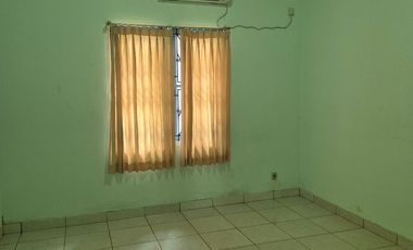 Rmh bagus di Jl Akalipa Ry Kemang Pratm 3, Kt3+1, Km2+1, siap huni, carport dan taman depan