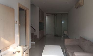 DIJUAL RUMAH SEMI-FURNISHED @GOLF LAKE RESIDENCE, JAKARTA BARAT