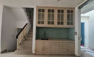 DIJUAL RUMAH SEMI-FURNISHED @GOLF LAKE RESIDENCE, JAKARTA BARAT