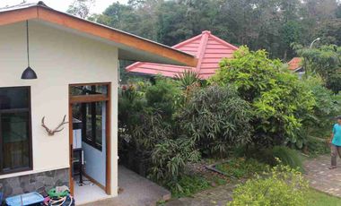 DIJUAL RUMAH DESAIN VILLA 
BUAT INVESTASI PENSIUNAN PASTI NYAMAN