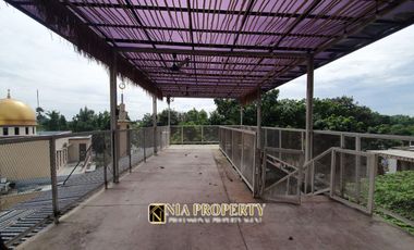 Disewakan Bangunan 3 Lantai & Roof Top, Berhalaman Luas di Jl. Jambore Belakang Trans Park Cibubur