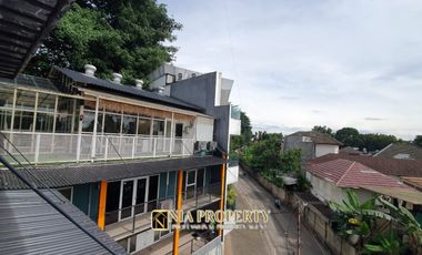 Disewakan Bangunan 3 Lantai & Roof Top, Berhalaman Luas di Jl. Jambore Belakang Trans Park Cibubur