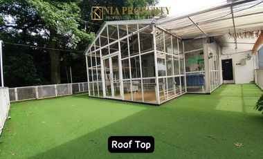 Disewakan Bangunan 3 Lantai & Roof Top, Berhalaman Luas di Jl. Jambore Belakang Trans Park Cibubur