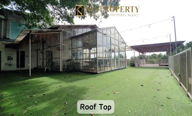 Disewakan Bangunan 3 Lantai & Roof Top, Berhalaman Luas di Jl. Jambore Belakang Trans Park Cibubur