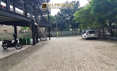 Disewakan Bangunan 3 Lantai & Roof Top, Berhalaman Luas di Jl. Jambore Belakang Trans Park Cibubur