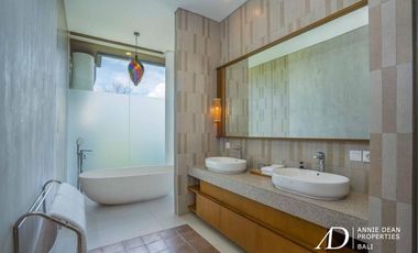 FREEHOLD | BRAND NEW 4-BEDROOM VILLA IN UMALAS