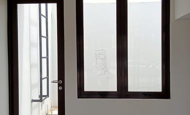 Disewakan Ruko 2 Lantai Kondisi Bagus di The Savoy JGC, Jakarta Timur