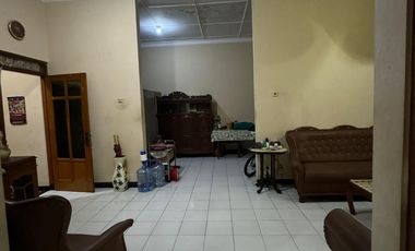 Dijual rumah semi furnish lokasi sangat strategis tengah kota yogya lokasi gedong kuning dekat JEC, Gembiraloka, kota gede