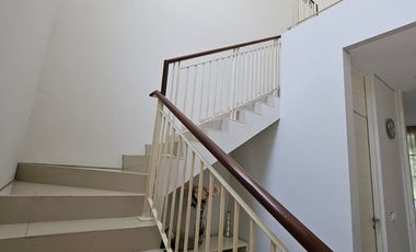 0914 - Disewakan Rumah LT 216m2 LB 170m2 di The Mansion Pakuwon Indah