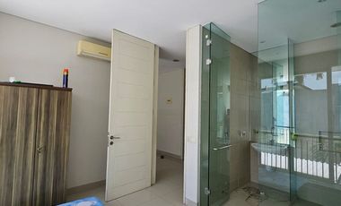 0914 - Disewakan Rumah LT 216m2 LB 170m2 di The Mansion Pakuwon Indah