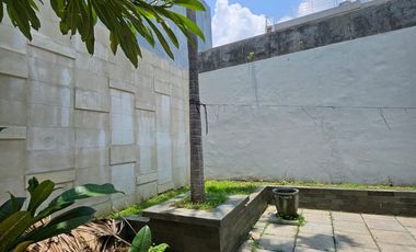 0914 - Disewakan Rumah LT 216m2 LB 170m2 di The Mansion Pakuwon Indah