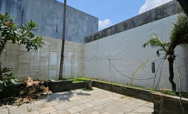 0914 - Disewakan Rumah LT 216m2 LB 170m2 di The Mansion Pakuwon Indah