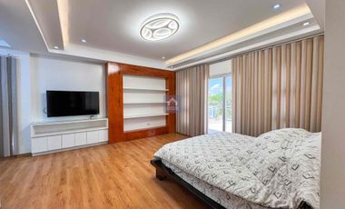 𝐌𝐨𝐝𝐞𝐫𝐧 𝟕-𝐁𝐞𝐝𝐫𝐨𝐨𝐦 𝐇𝐨𝐮𝐬𝐞 𝐚𝐧𝐝 𝐋𝐨𝐭 𝐟𝐨𝐫 𝐒𝐚𝐥𝐞 𝐢𝐧 𝐋𝐚𝐨𝐚𝐠 𝐂𝐢𝐭𝐲, 𝐈𝐥𝐨𝐜𝐨𝐬 𝐍𝐨𝐫𝐭𝐞