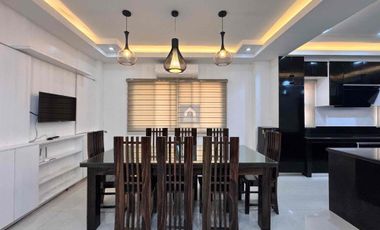 𝐌𝐨𝐝𝐞𝐫𝐧 𝟕-𝐁𝐞𝐝𝐫𝐨𝐨𝐦 𝐇𝐨𝐮𝐬𝐞 𝐚𝐧𝐝 𝐋𝐨𝐭 𝐟𝐨𝐫 𝐒𝐚𝐥𝐞 𝐢𝐧 𝐋𝐚𝐨𝐚𝐠 𝐂𝐢𝐭𝐲, 𝐈𝐥𝐨𝐜𝐨𝐬 𝐍𝐨𝐫𝐭𝐞