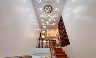 𝐌𝐨𝐝𝐞𝐫𝐧 𝟕-𝐁𝐞𝐝𝐫𝐨𝐨𝐦 𝐇𝐨𝐮𝐬𝐞 𝐚𝐧𝐝 𝐋𝐨𝐭 𝐟𝐨𝐫 𝐒𝐚𝐥𝐞 𝐢𝐧 𝐋𝐚𝐨𝐚𝐠 𝐂𝐢𝐭𝐲, 𝐈𝐥𝐨𝐜𝐨𝐬 𝐍𝐨𝐫𝐭𝐞